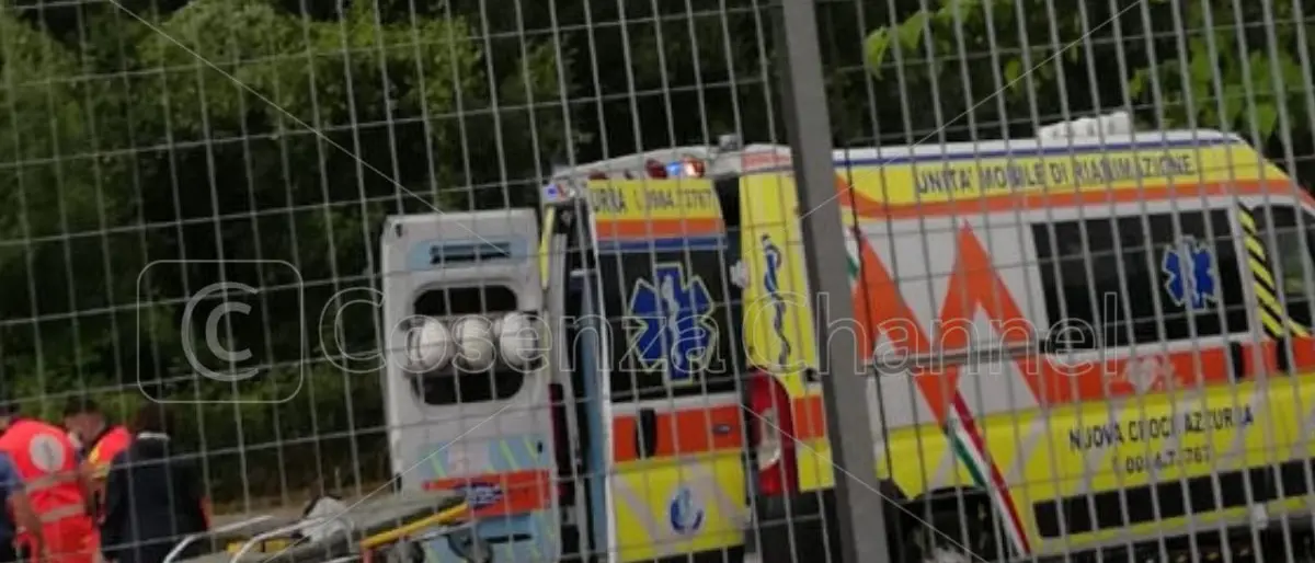 Cosenza, scontro auto-scooter in viale Magna Grecia: un ferito grave