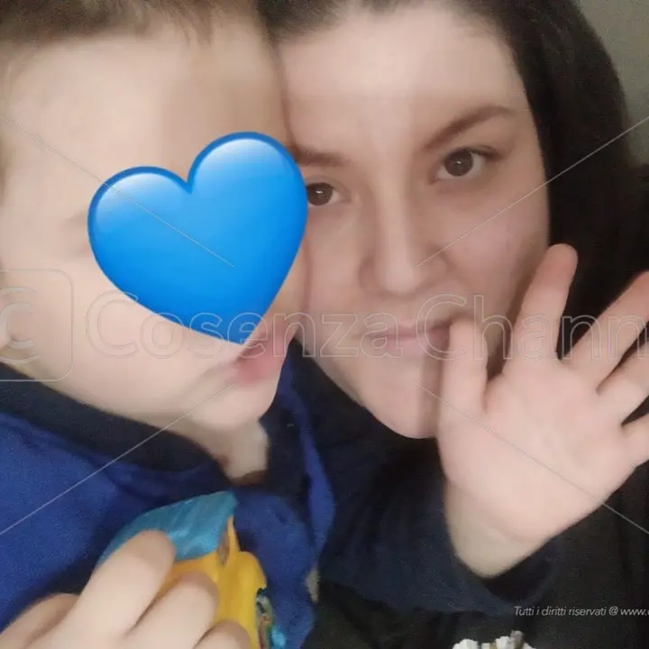 Cosenza, la battaglia del piccolo Michele contro il tumore e il coraggio di mamma Isabella