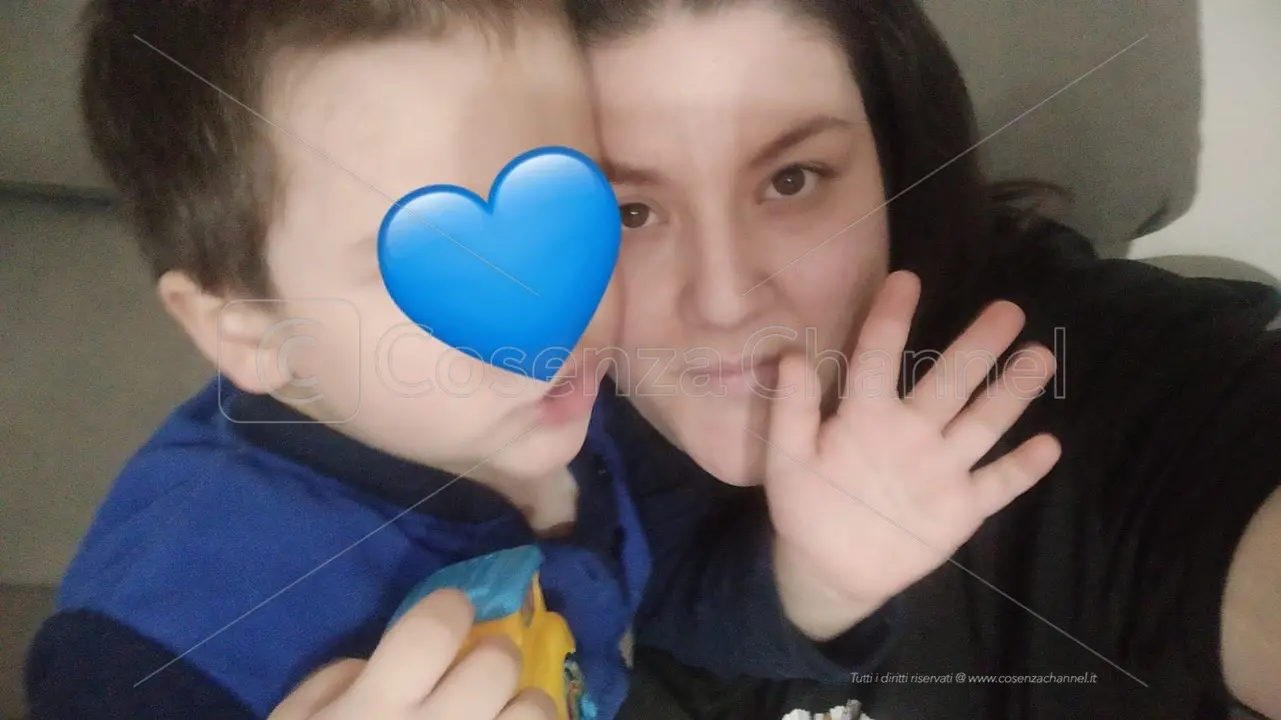 Cosenza, la battaglia del piccolo Michele contro il tumore e il coraggio di mamma Isabella