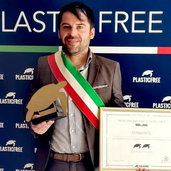 Il comune di Diamante brilla a Bologna. Premiato come città \"Plastic free\"
