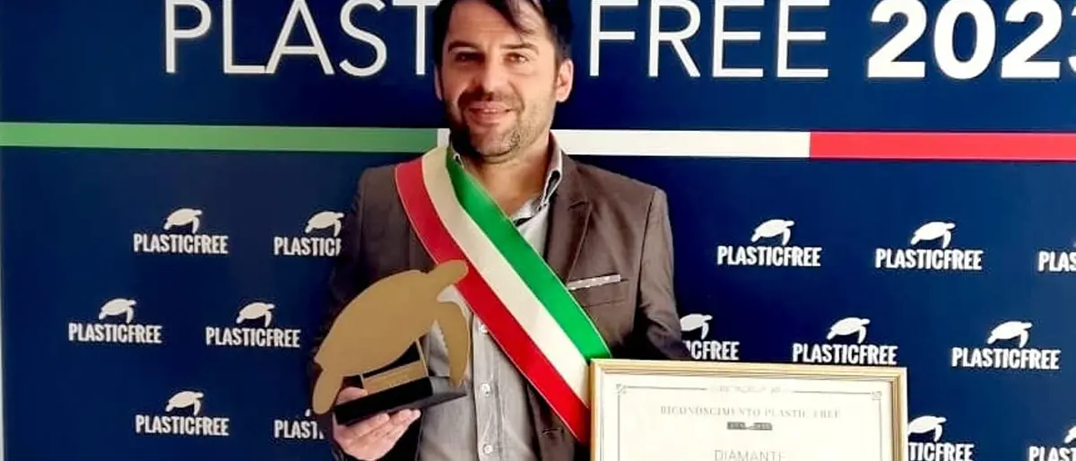 Il comune di Diamante brilla a Bologna. Premiato come città \"Plastic free\"