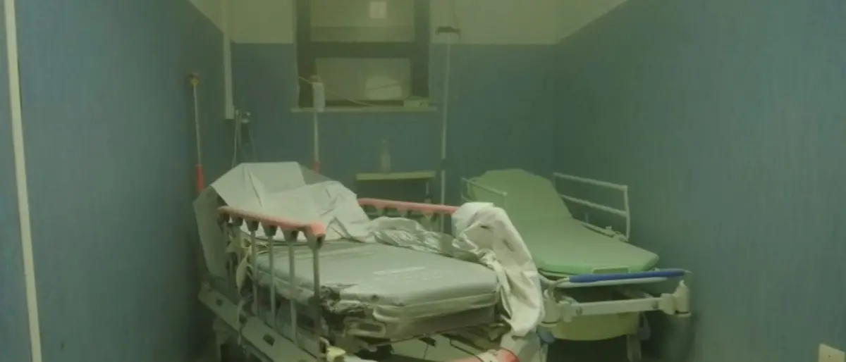 Corigliano, barella in fiamme al \"Compagna\": tutta colpa di un Tso...