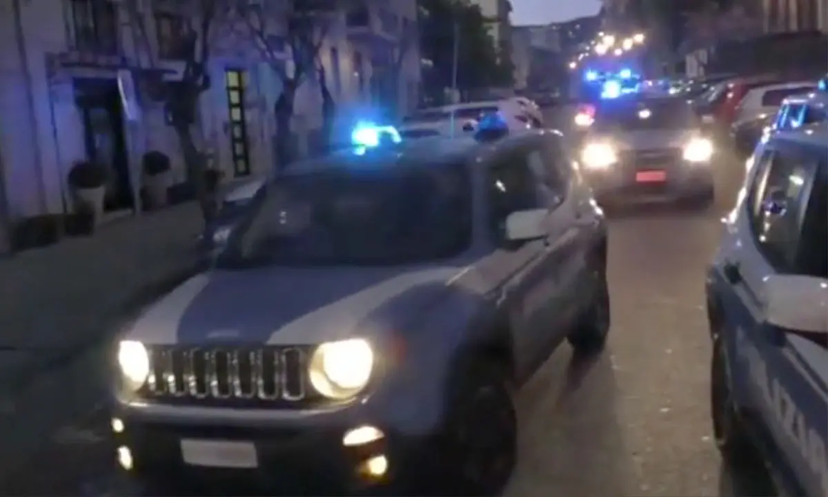 Crotone, blitz antimafia contro una cosca locale. Impiegati cento poliziotti