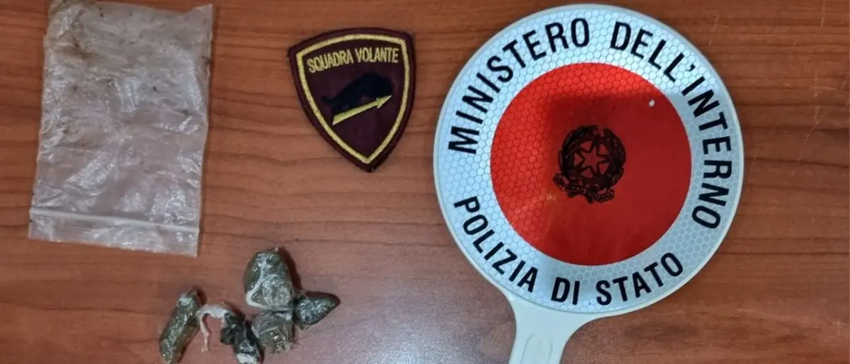 Cosenza, il cane \"Digos\" scova alcuni panetti di hashish in un bar cittadino