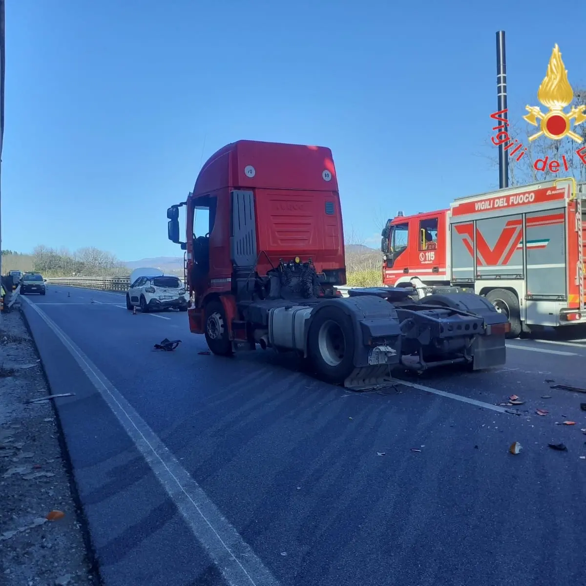 Incidente sull'autostrada all'altezza di Altilia. Un morto e una ferita grave. Circolazione bloccata