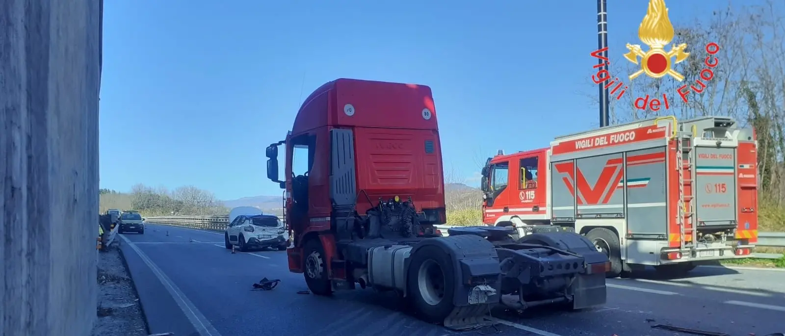 Incidente sull'autostrada all'altezza di Altilia. Un morto e una ferita grave. Circolazione bloccata