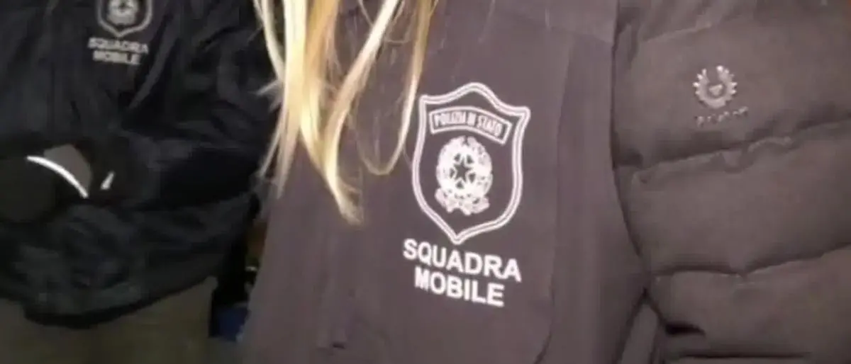 PRESSING | Chat e telefonate senza freni: così la droga scorre a fiumi