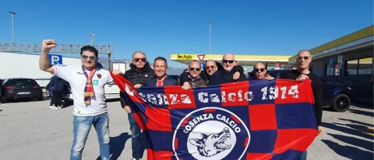 Cosenza on the road again. Le foto dei tifosi in viaggio verso Frosinone