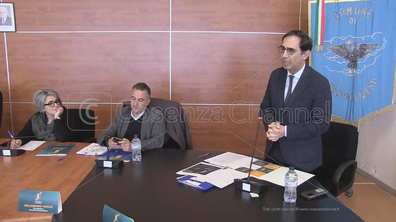 Castrolibero, costituiti in ogni quartiere i comitati per il \"no\" alla città unica