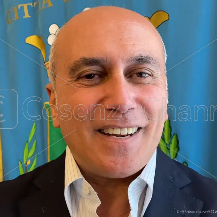 Cosenza, il sindaco: «La battaglia contro gli incivili venga combattuta da tutti»