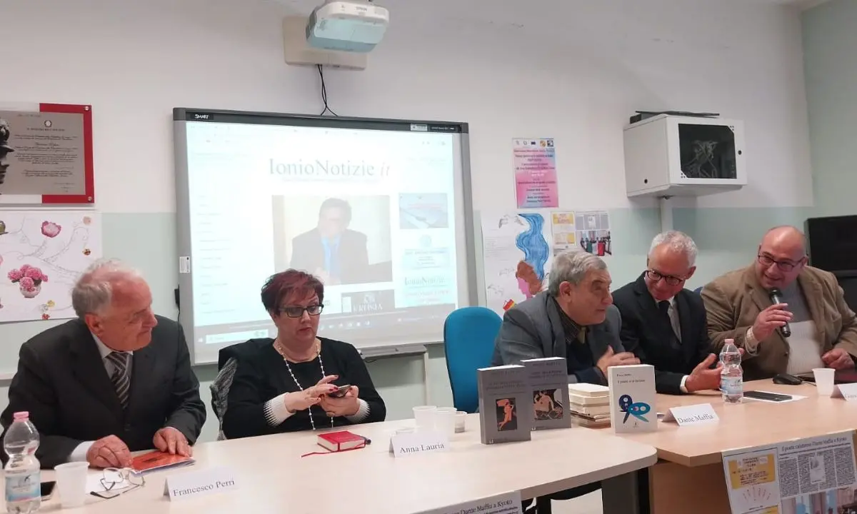Mirto Crosia, il poeta Dante Maffia incontra gli studenti