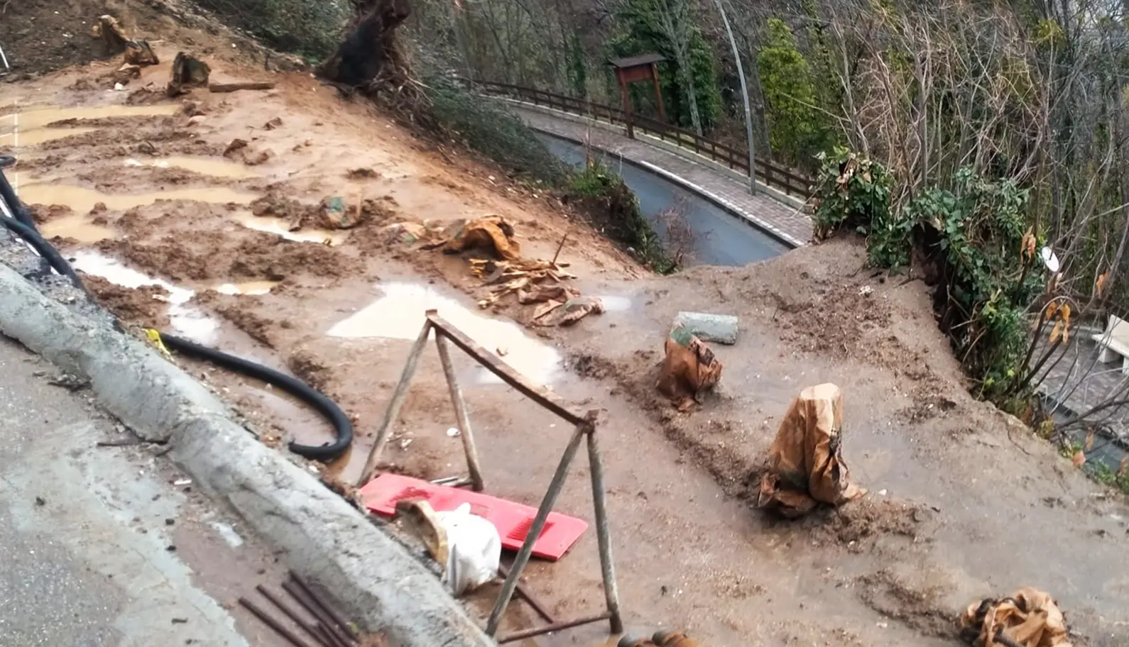 Spezzano della Sila, una frana preoccupa i residenti