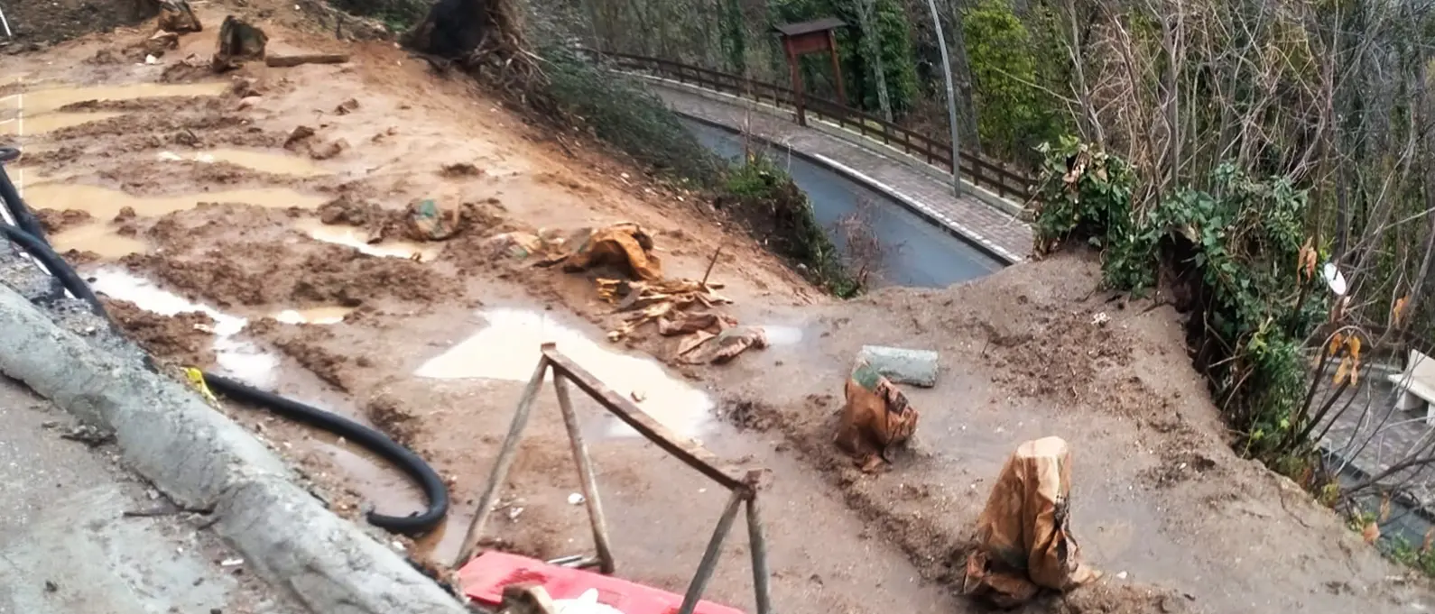 Spezzano della Sila, una frana preoccupa i residenti