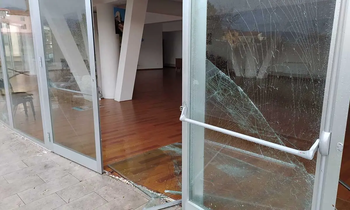 Cosenza, l'affondo dell'opposizione: «Giunta incapace di reagire ai danni del nubifragio»