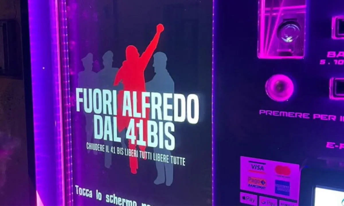 Attacco hacker per Alfredo Cospito, distributori di sigarette in tilt