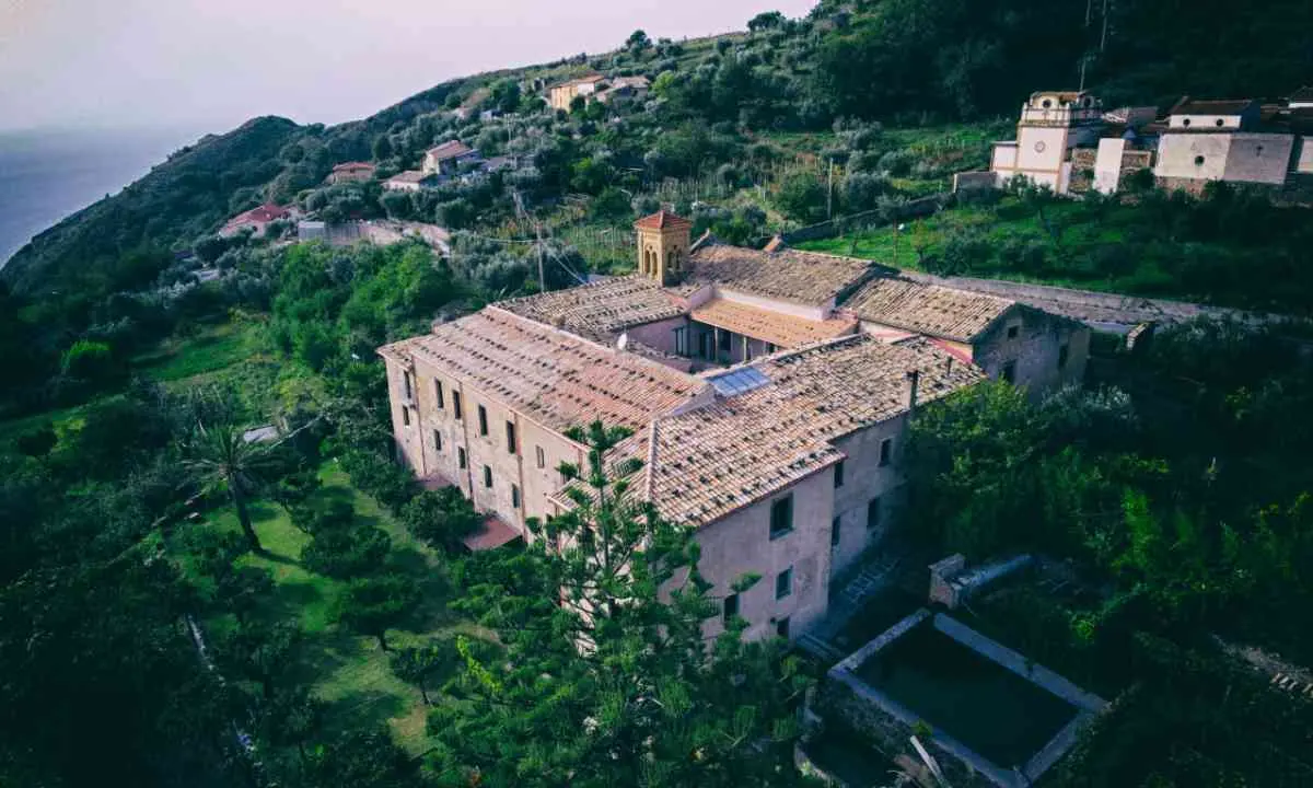 Belmonte, all'ex convento un crowdfunding per costruire un teatro di comunità