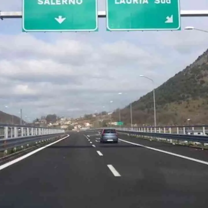 Operaio morto sull'A2, tragedia tra gli svincoli di Cosenza e Altilia