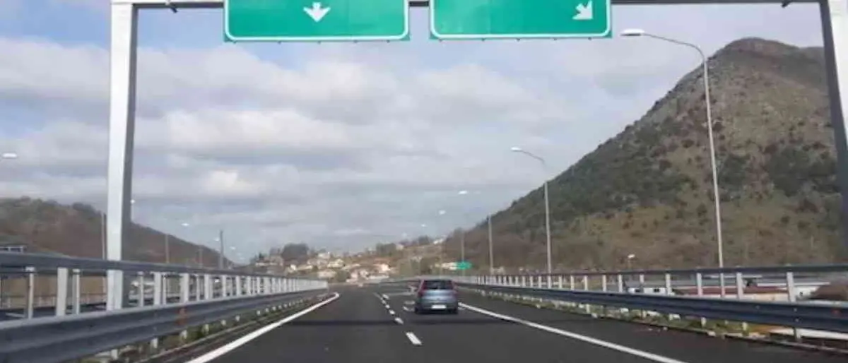 Operaio morto sull'A2, tragedia tra gli svincoli di Cosenza e Altilia