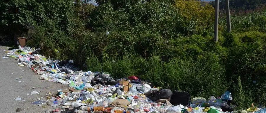 \"La Grande Cosenza\": «Il degrado inizia a pochi passi da Corso Mazzini» [FOTO]