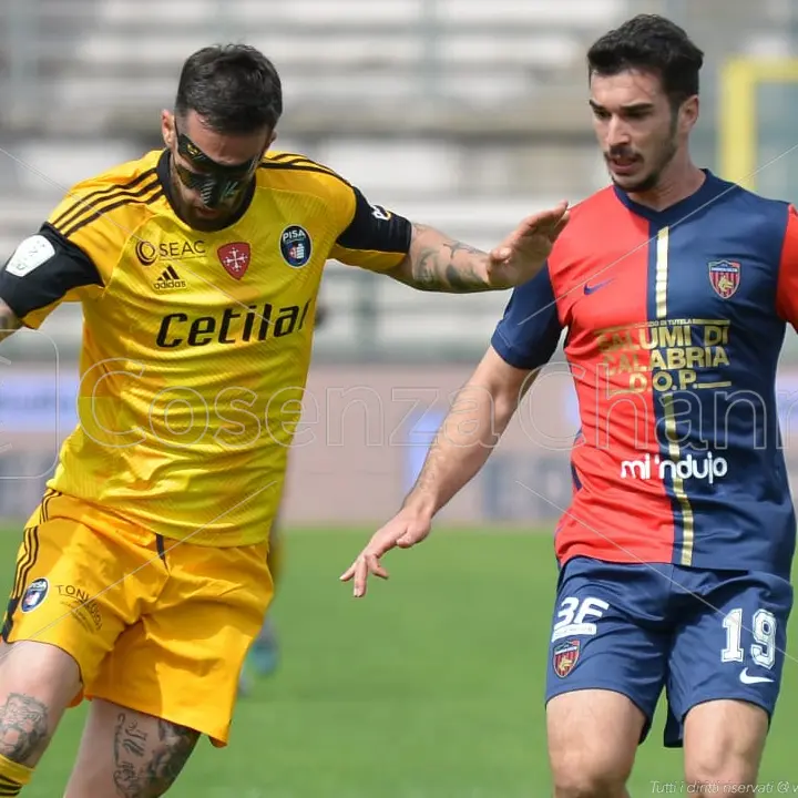 Cosenza-Brescia, Delic salta l'andata dei playout: le motivazioni