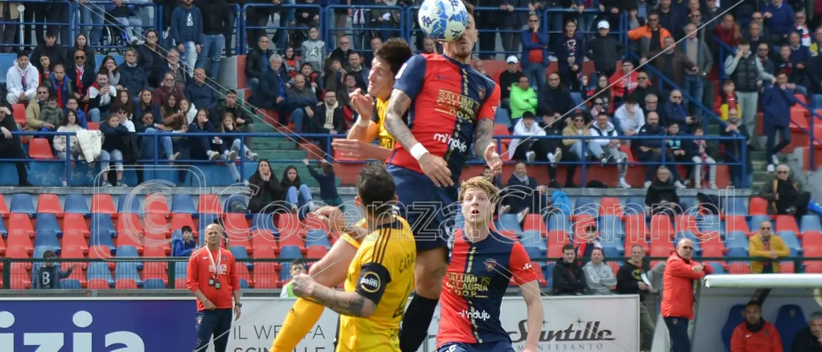 Cosenza, il bilancio dopo la pausa di marzo: rossoblù sempre in casa