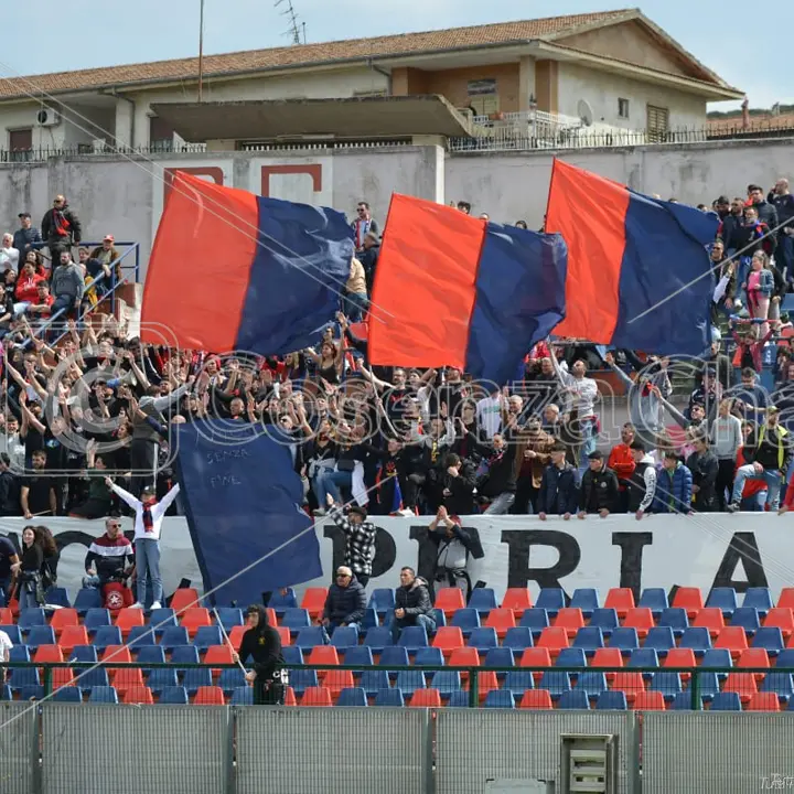 Accusati di violenza e minacce ad uno steward, assolti tre ultrà del Cosenza Calcio\n