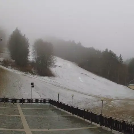 Sila, il generale inverno dà il colpo di coda: nevica sull'Altopiano