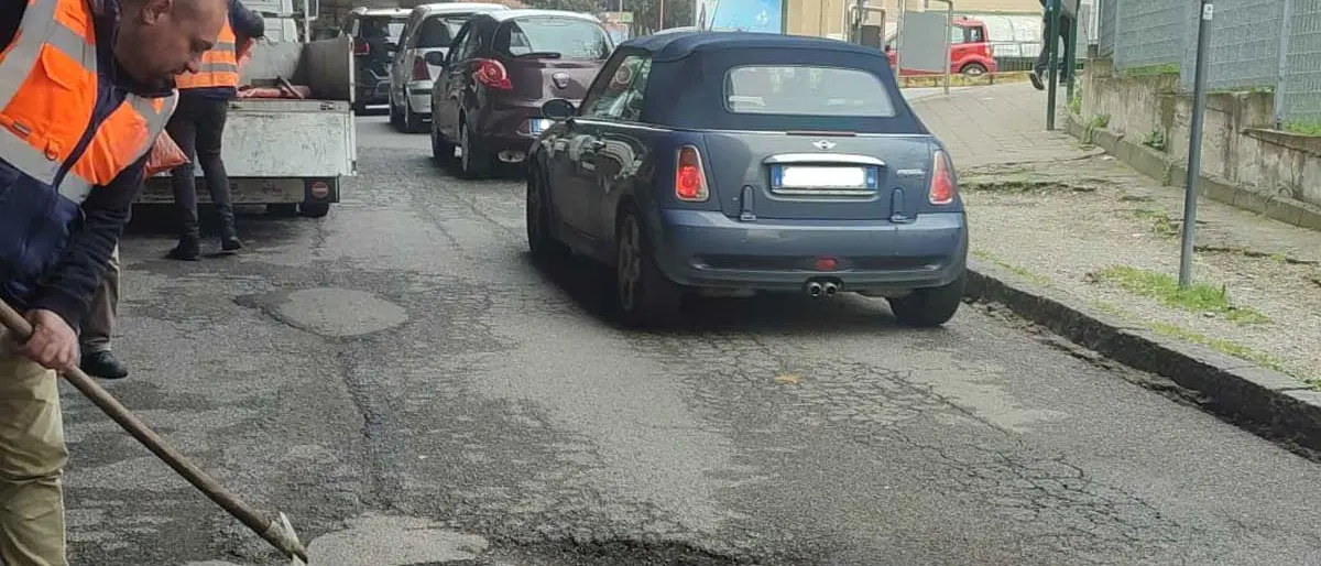Cosenza, iniziata la bitumazione a freddo delle strade. De Cicco: «E' una messa in sicurezza»