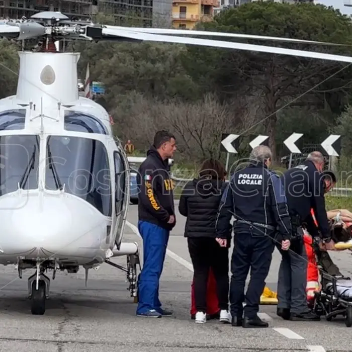 Corigliano Rossano, centauro finisce in un canalone: trasportato in elisoccorso a Cosenza