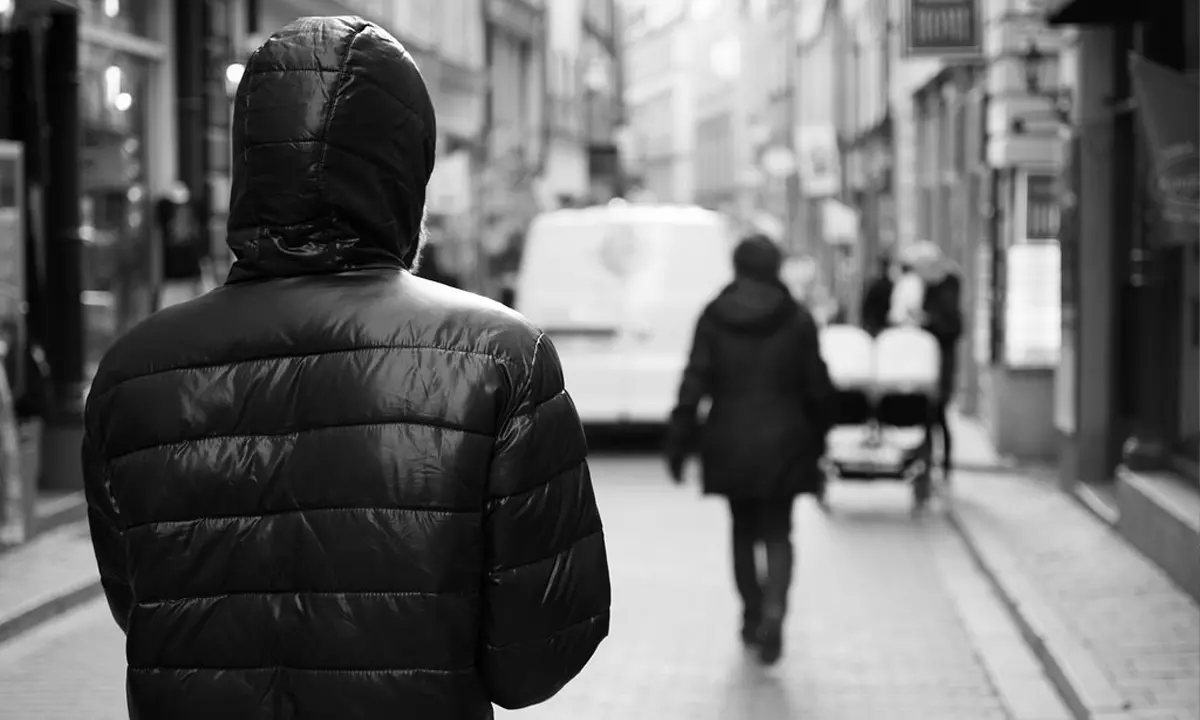 Stalker in libertà, ma la vittima non lo sa: «Così si muore due volte»