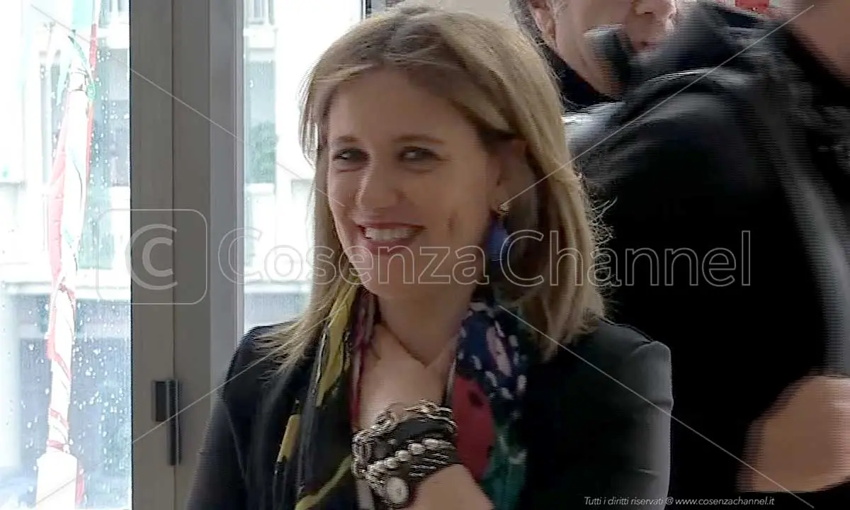 Lisa Sorrentino e l’Isola degli Impresentabili: il legalismo senza giustizia