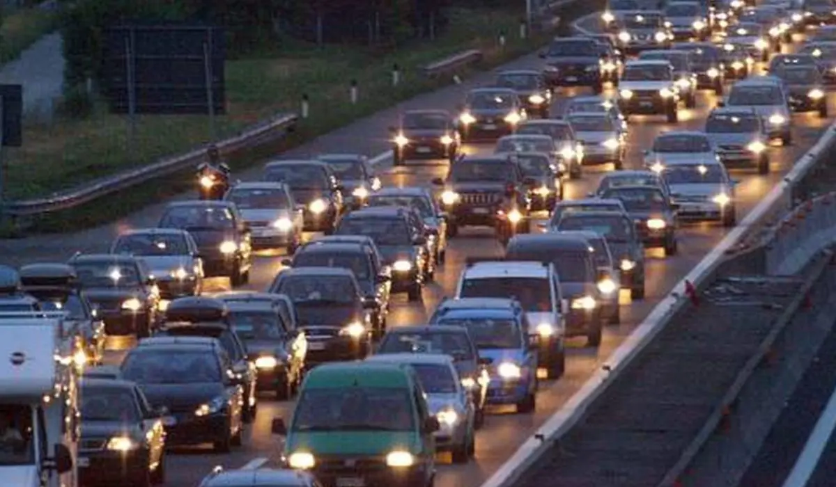 Viabilità, esodo estivo. Previsto per domani bollino nero