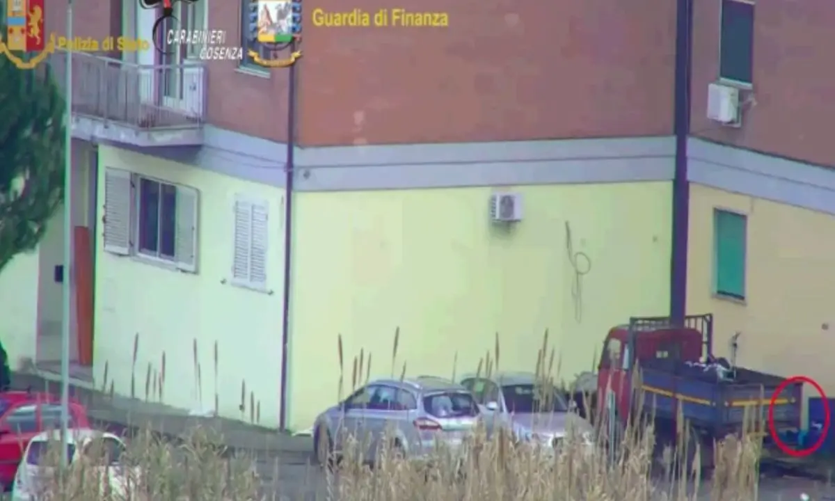 Il pentito: «Le armi in via Popilia erano del gruppo degli Abbruzzese»