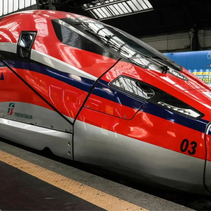 Ritardi e disagi sui treni ad Alta Velocità in agosto: lavori sulla rete
