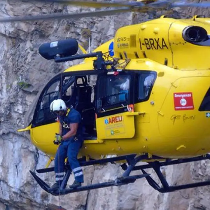 Scialpinista travolto da una valanga sotto Cima Loschiesoi