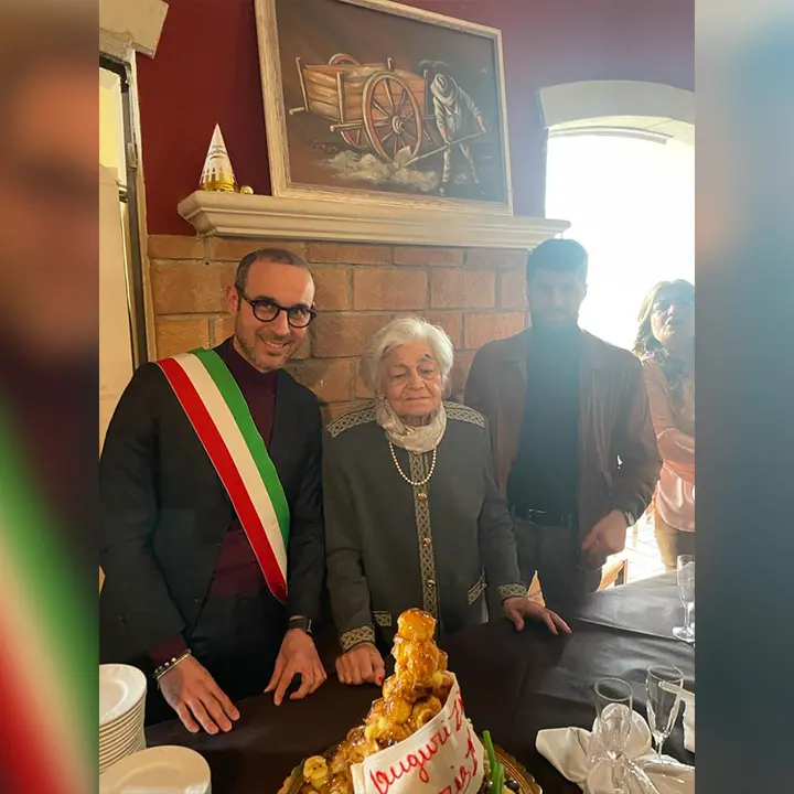 Cosenza festeggia il primo secolo di Renata Cundari. Gli auguri dell'amministrazione