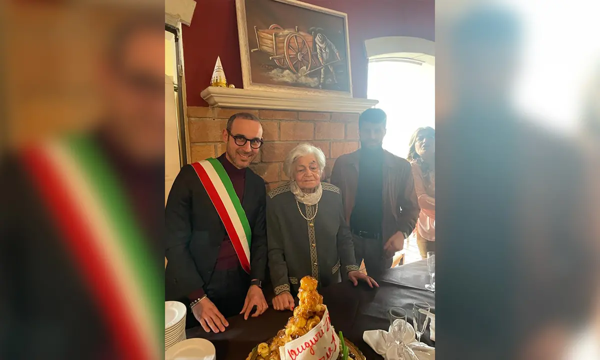 Cosenza festeggia il primo secolo di Renata Cundari. Gli auguri dell'amministrazione