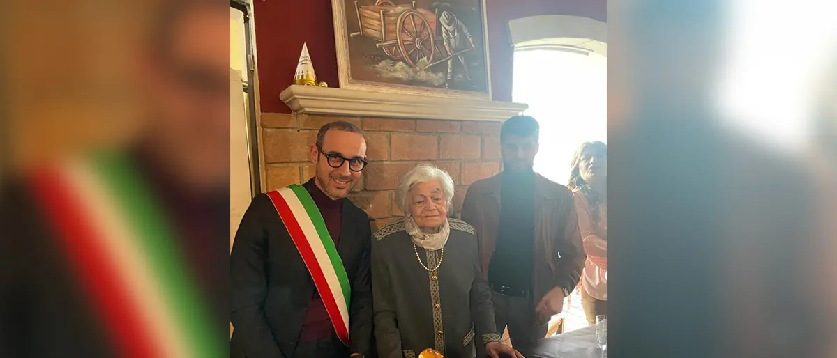Cosenza festeggia il primo secolo di Renata Cundari. Gli auguri dell'amministrazione