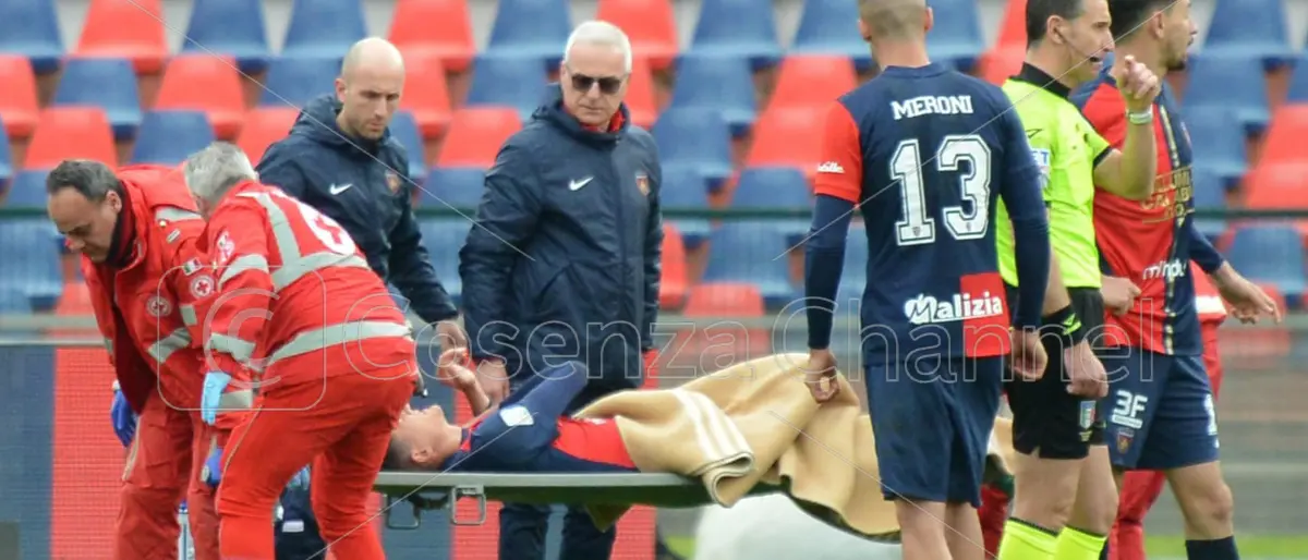 Cosenza, in difesa si rischia l'emergenza. Da valutare come sta Venturi