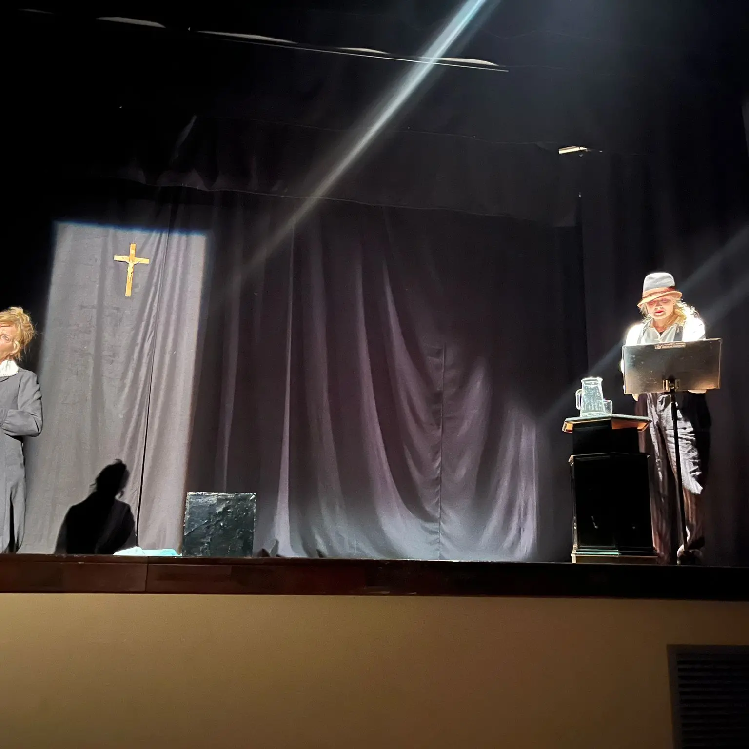 Rovito, grandi applausi per \"Saluti e baci\", la piéce sulla saponificatrice di Correggio