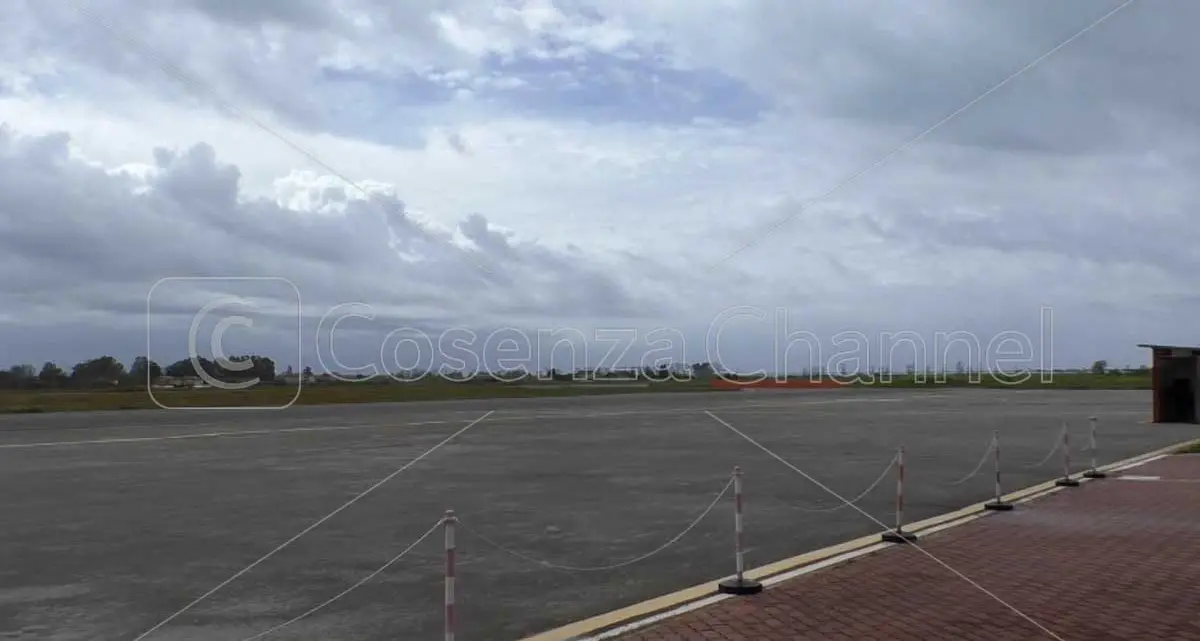 Aviosuperficie di Scalea, è scontro tra\u00A0Perrotta e l’amministrazione Russo: «Vivete\u00A0di luce riflessa»\n