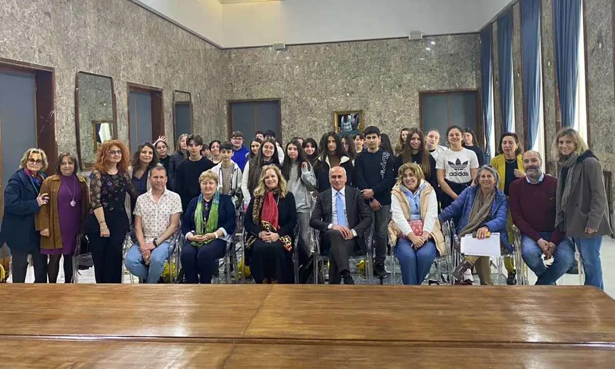 Studenti spagnoli del progetto Erasmus ricevuti a Palazzo dei Bruzi dal sindaco Caruso