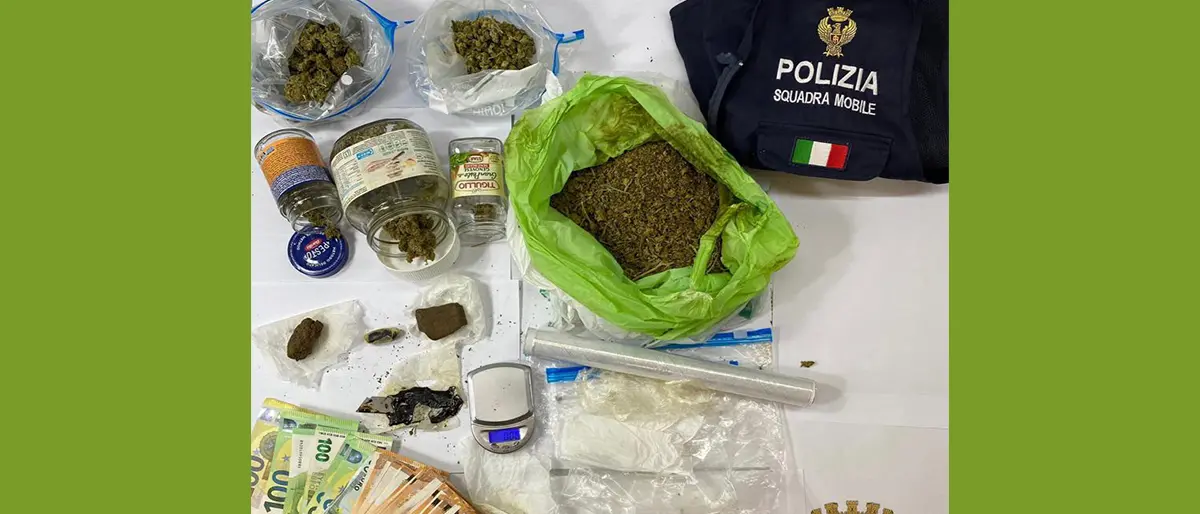 Spacciava droga a Rende, arrestato dagli uomini della Mobile di Cosenza