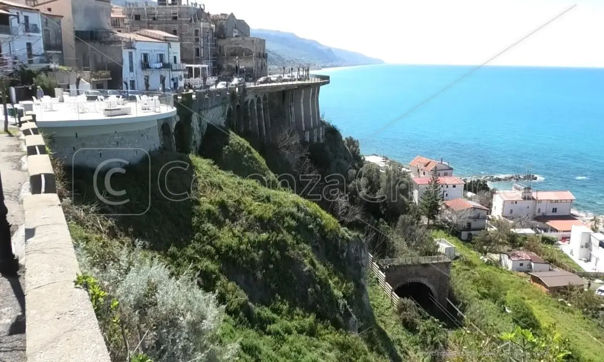 Quattro mesi dopo, una frana torna a minacciare San Lucido | VIDEO