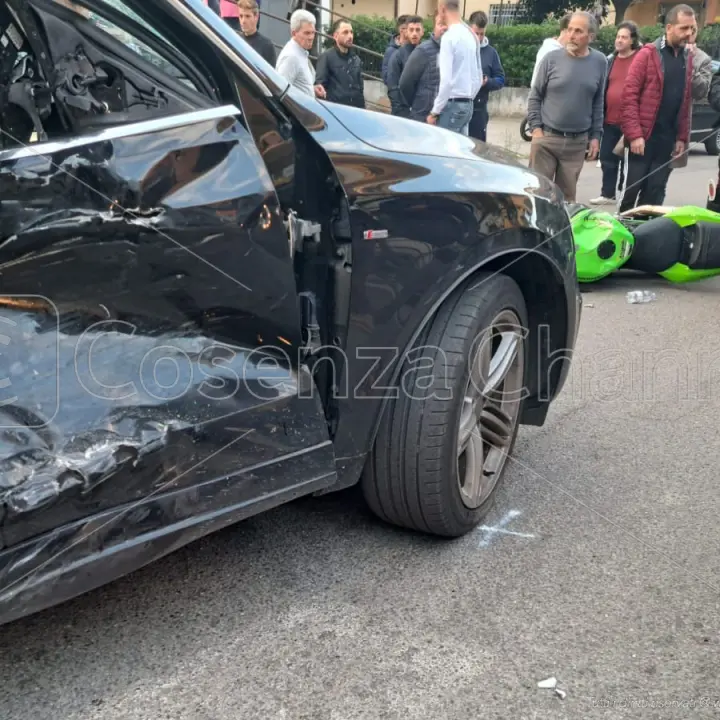Corigliano Rossano, scontro auto-moto: grave giovane centauro