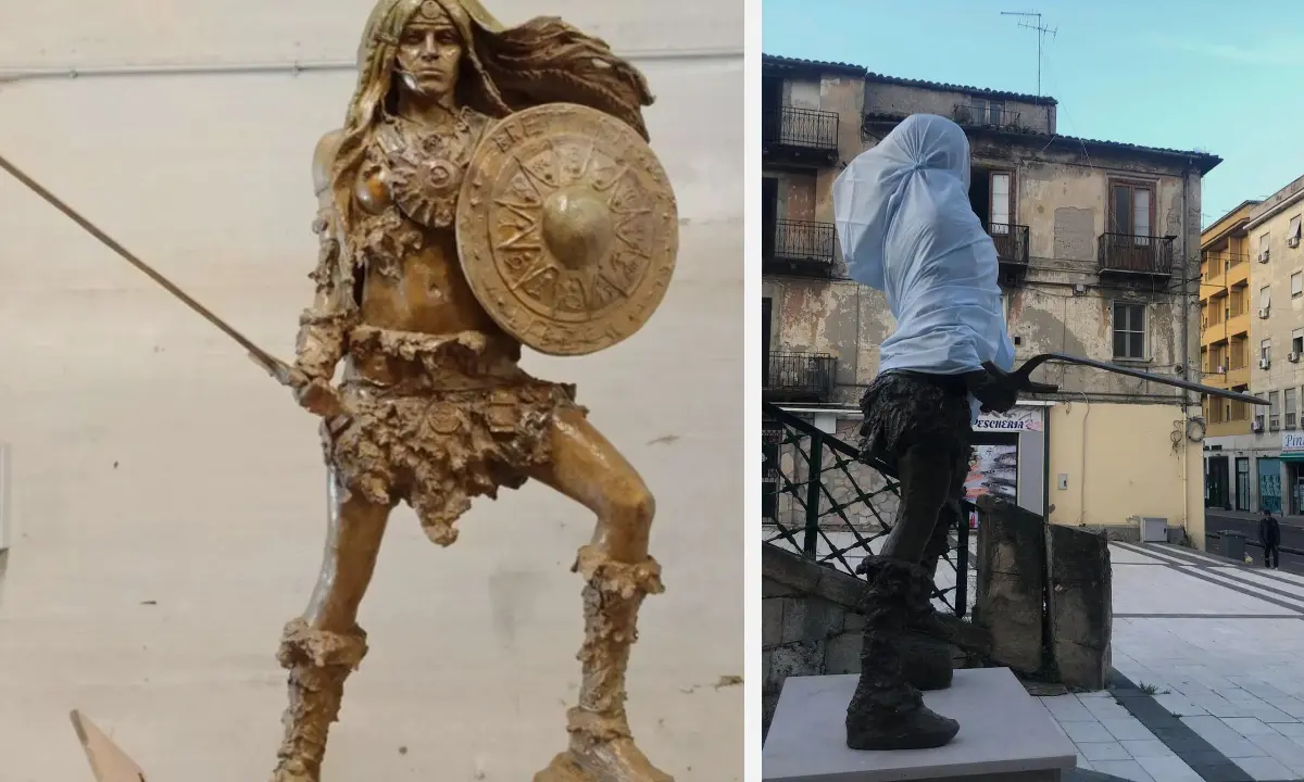 Cosenza, Donna Brettia danneggiata prima dell'inaugurazione. E intanto qualcuno rivuole indietro le statue del MaB