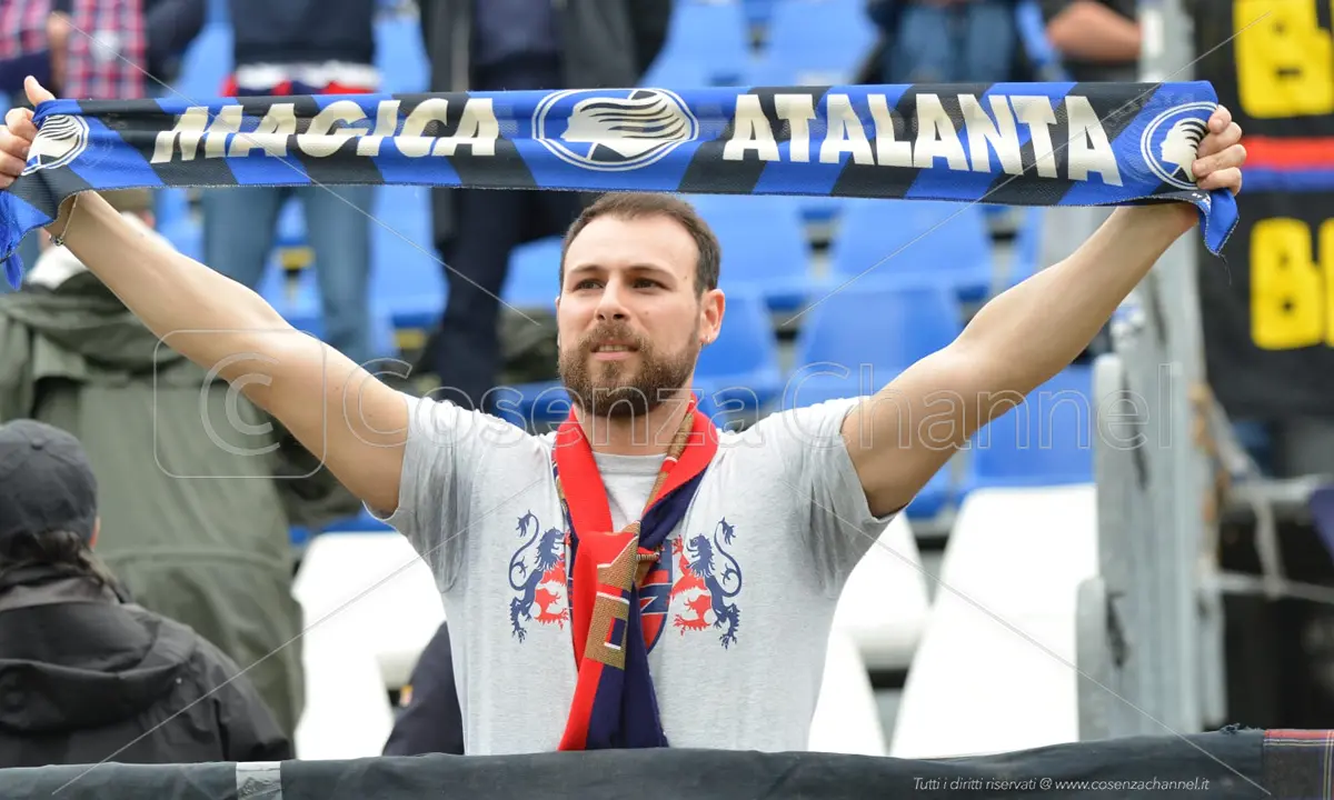 Brescia-Cosenza in campo, ma sugli spalti sembra Atalanta-Catanzaro | FOTO