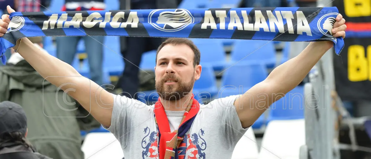 Brescia-Cosenza in campo, ma sugli spalti sembra Atalanta-Catanzaro | FOTO