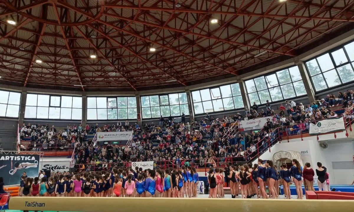 Cosenza, pubblico in visibilio per la ginnastica artistica