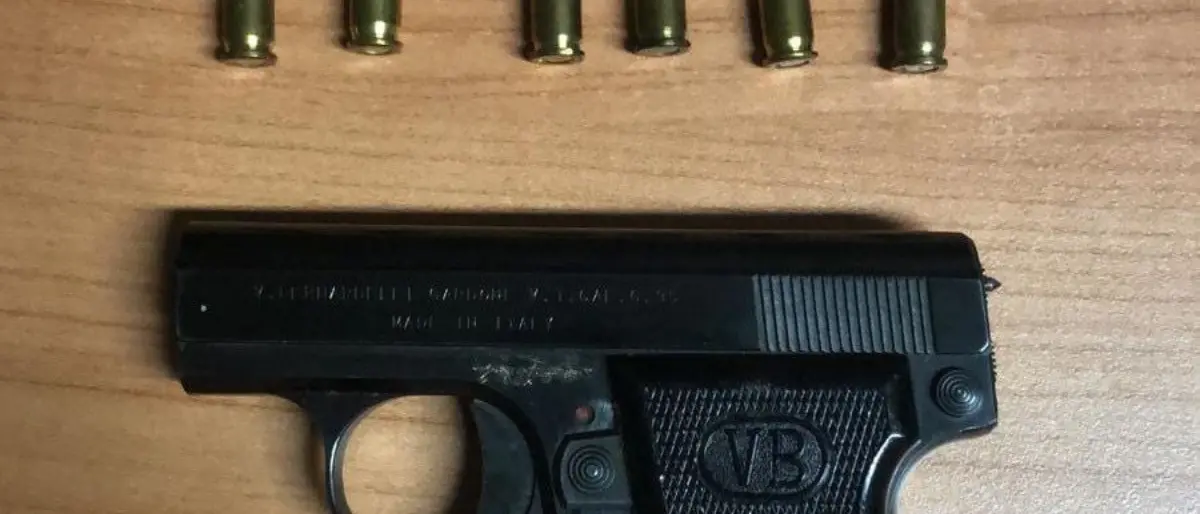 Mendicino, deteneva illegalmente una pistola. Arrestata una donna